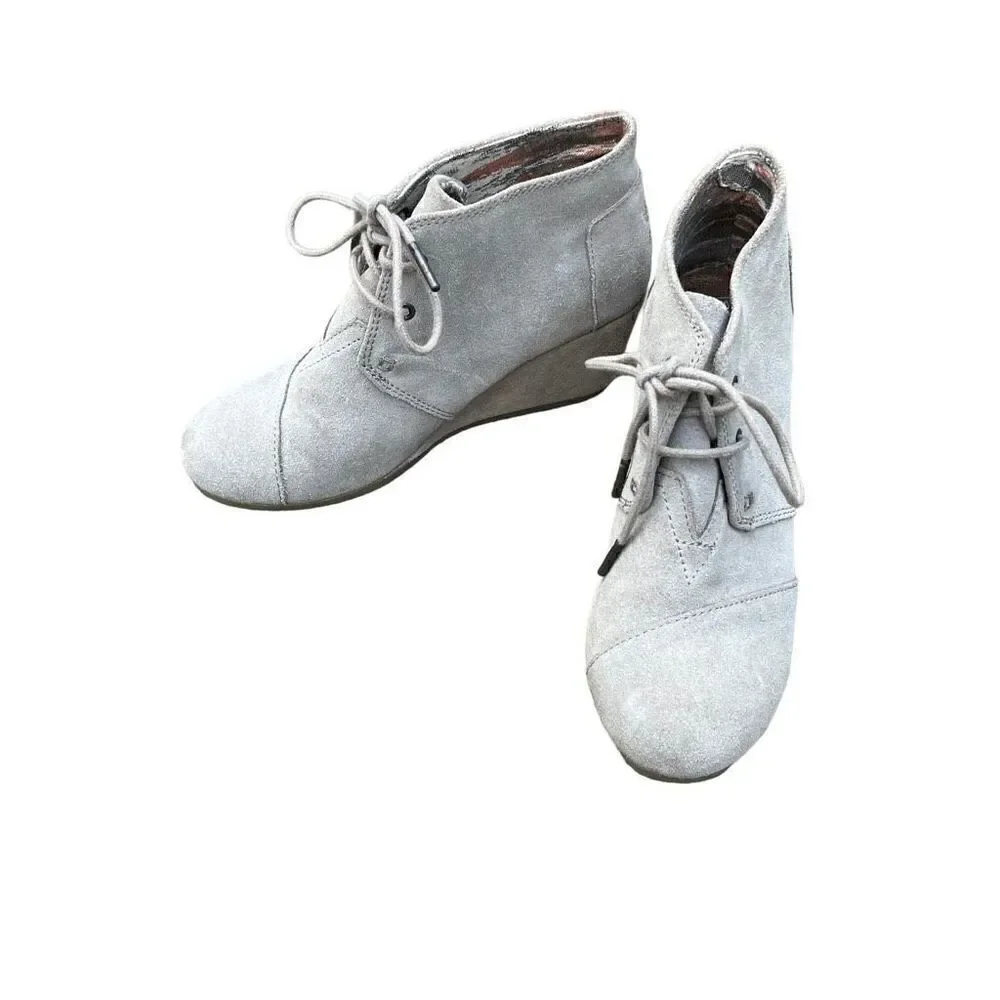 TOM’s Women’s Sue￼de Tan Lace Up Wedged Bootie Size 6.5